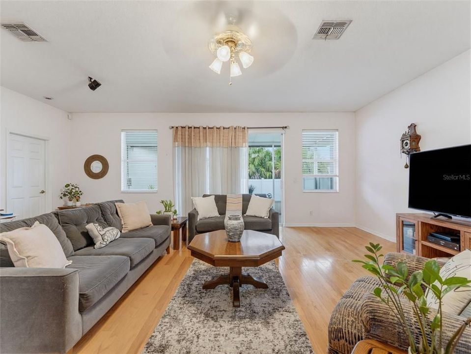 Active With Contract: $484,900 (3 beds, 2 baths, 1740 Square Feet)