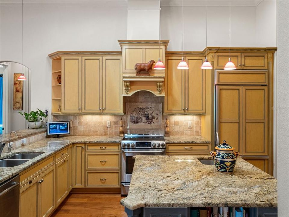 For Sale: $1,350,000 (5 beds, 3 baths, 4289 Square Feet)