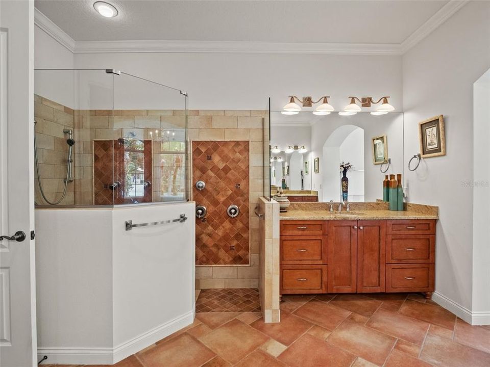 For Sale: $1,350,000 (5 beds, 3 baths, 4289 Square Feet)