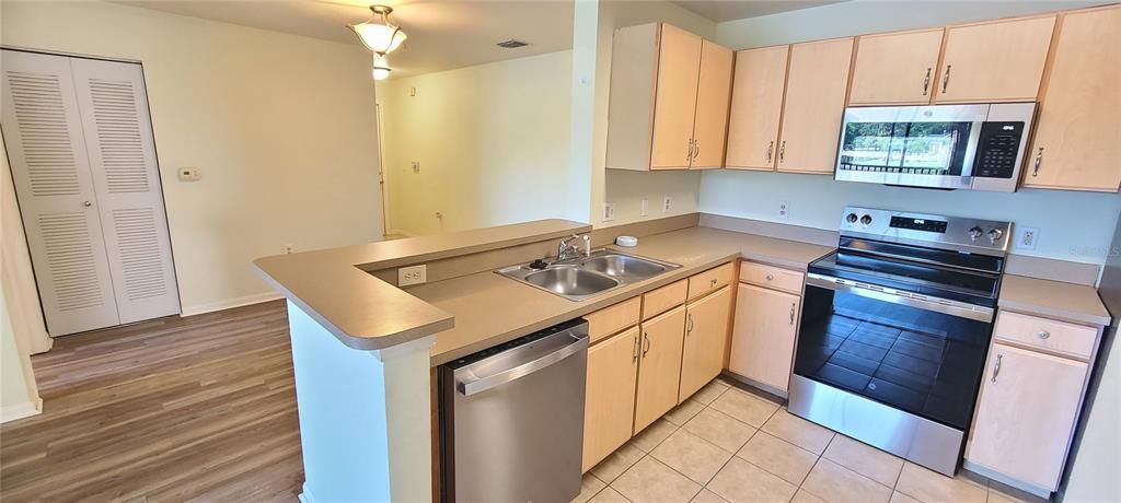 For Sale: $234,900 (3 beds, 2 baths, 1162 Square Feet)