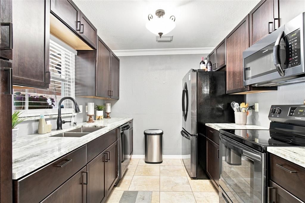 На продажу: $369,000 (4 спален, 2 ванн, 1358 Квадратных фут)
