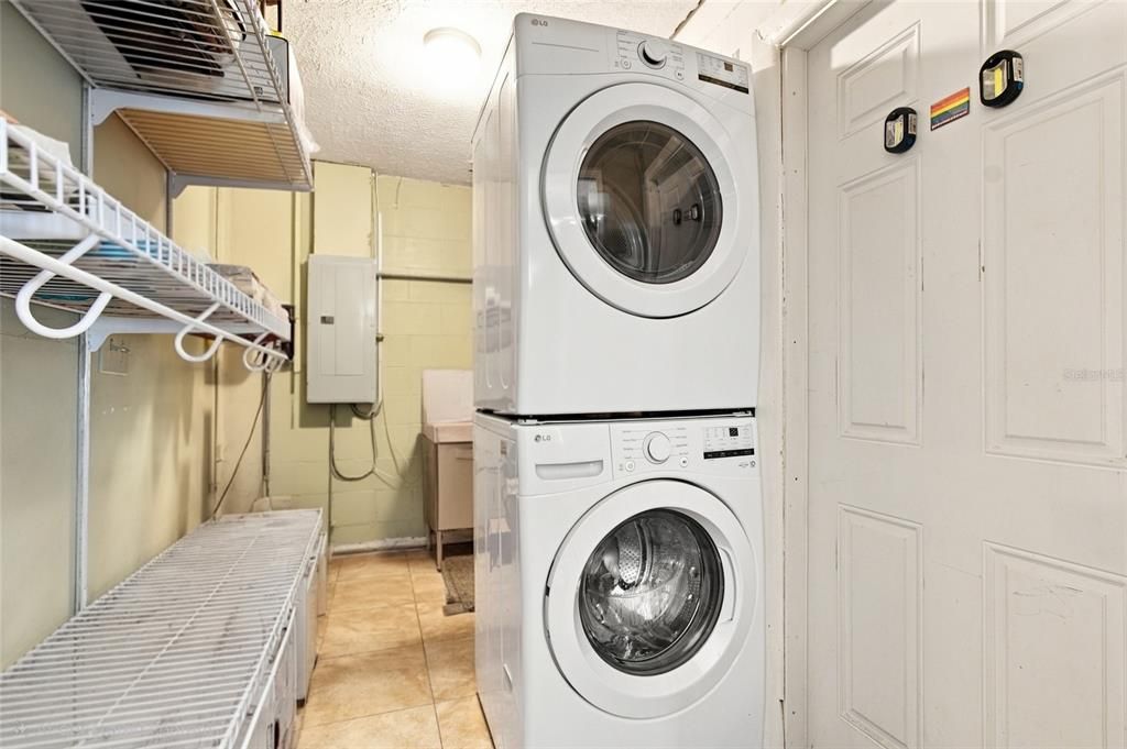 На продажу: $369,000 (4 спален, 2 ванн, 1358 Квадратных фут)