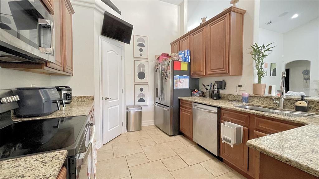 For Rent: $3,550 (4 beds, 3 baths, 2192 Square Feet)