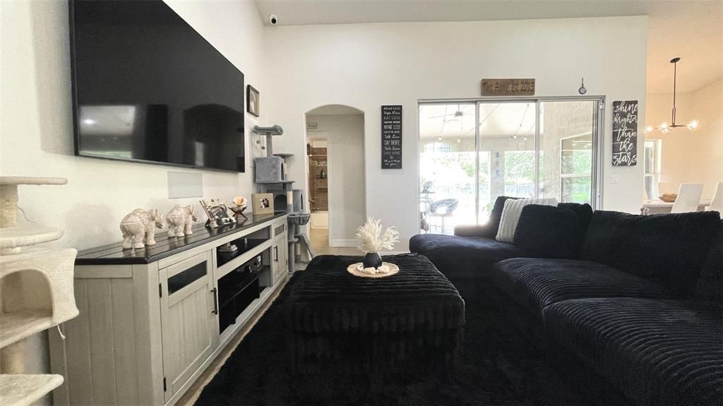 For Rent: $3,550 (4 beds, 3 baths, 2192 Square Feet)