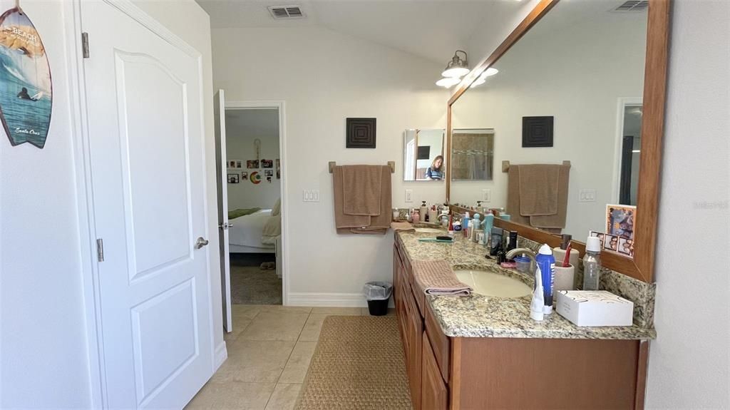 For Rent: $3,550 (4 beds, 3 baths, 2192 Square Feet)