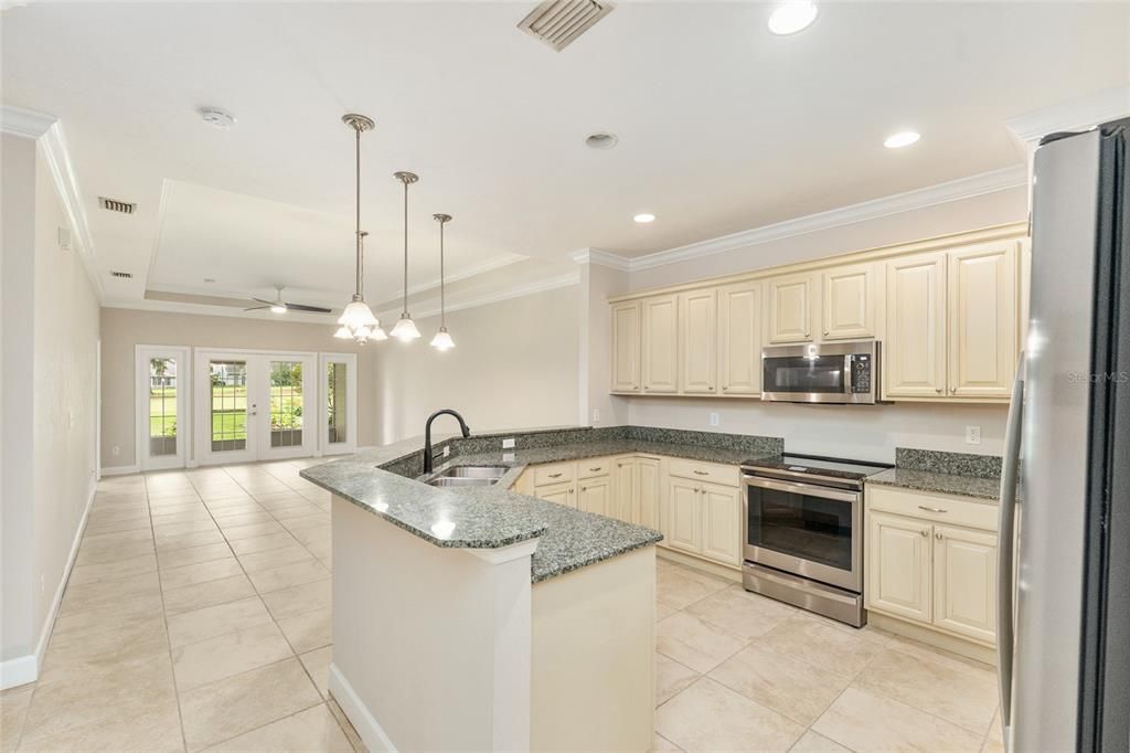 For Sale: $265,000 (2 beds, 2 baths, 1376 Square Feet)