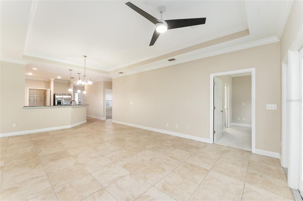 For Sale: $265,000 (2 beds, 2 baths, 1376 Square Feet)