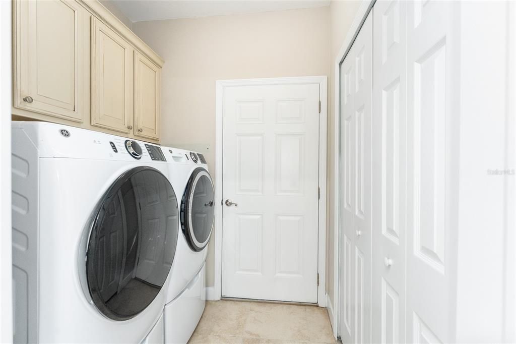 For Sale: $265,000 (2 beds, 2 baths, 1376 Square Feet)