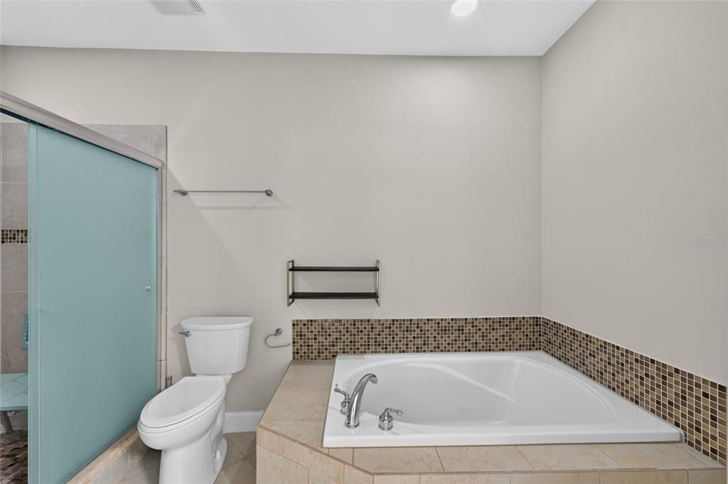 For Sale: $265,000 (2 beds, 2 baths, 1376 Square Feet)