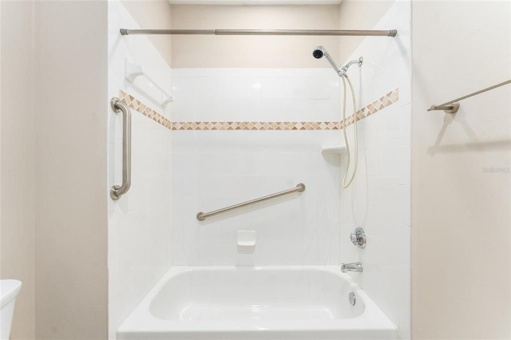 For Sale: $265,000 (2 beds, 2 baths, 1376 Square Feet)