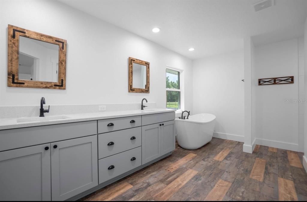 For Sale: $940,000 (3 beds, 2 baths, 1817 Square Feet)
