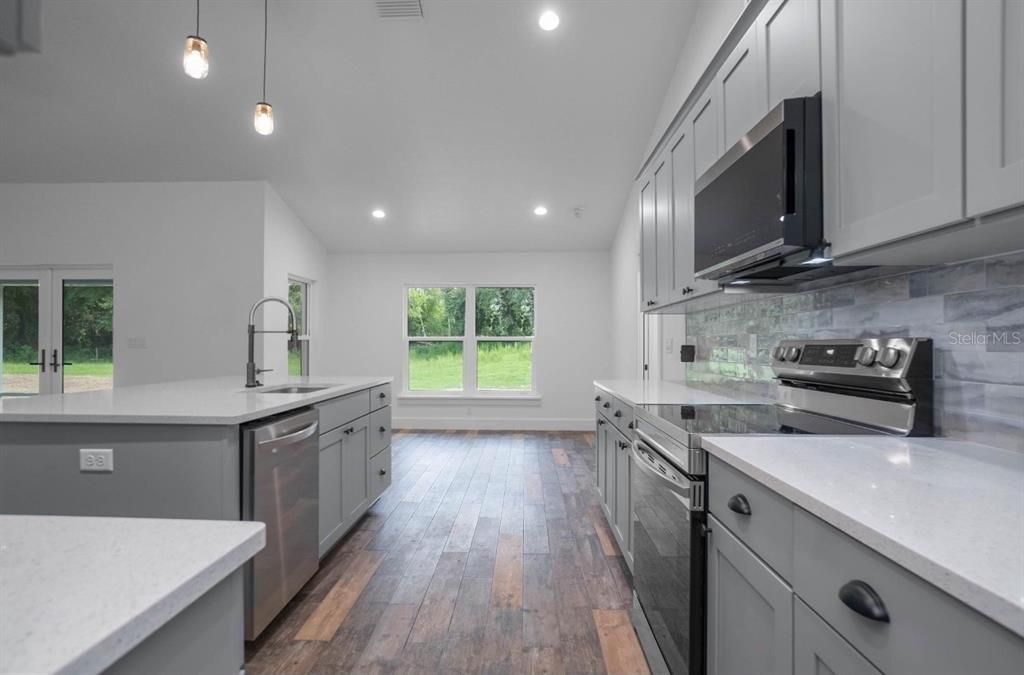 For Sale: $940,000 (3 beds, 2 baths, 1817 Square Feet)