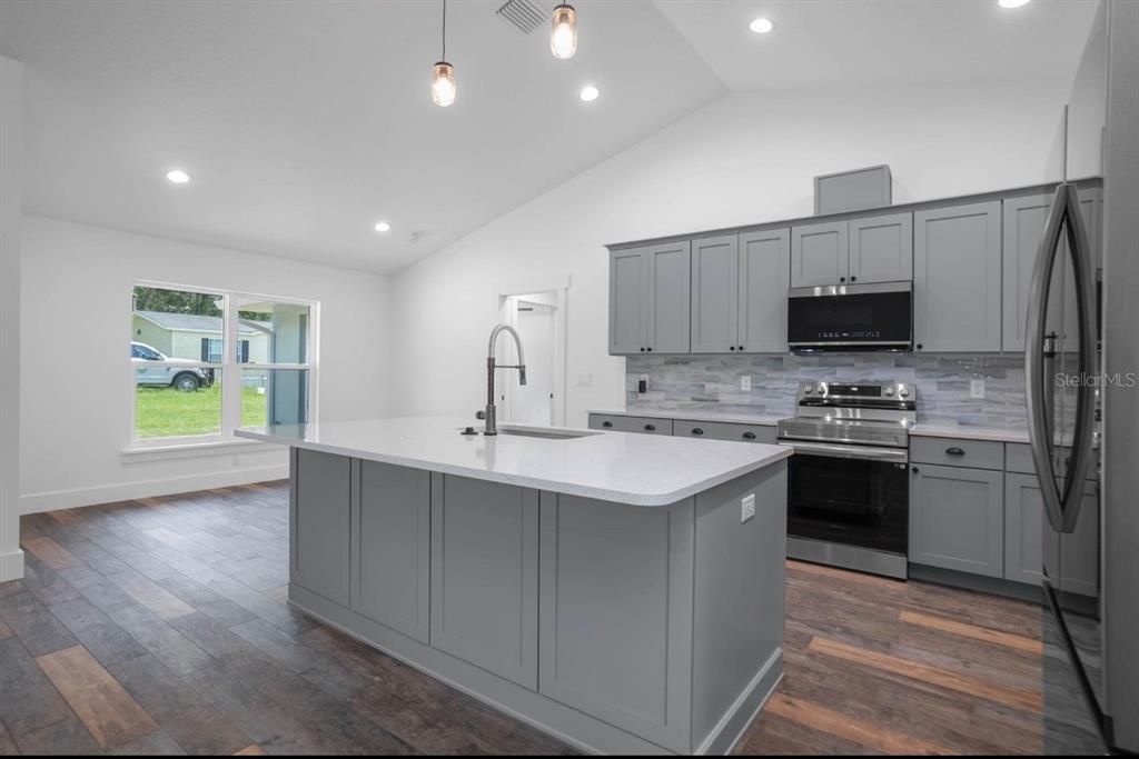 For Sale: $940,000 (3 beds, 2 baths, 1817 Square Feet)