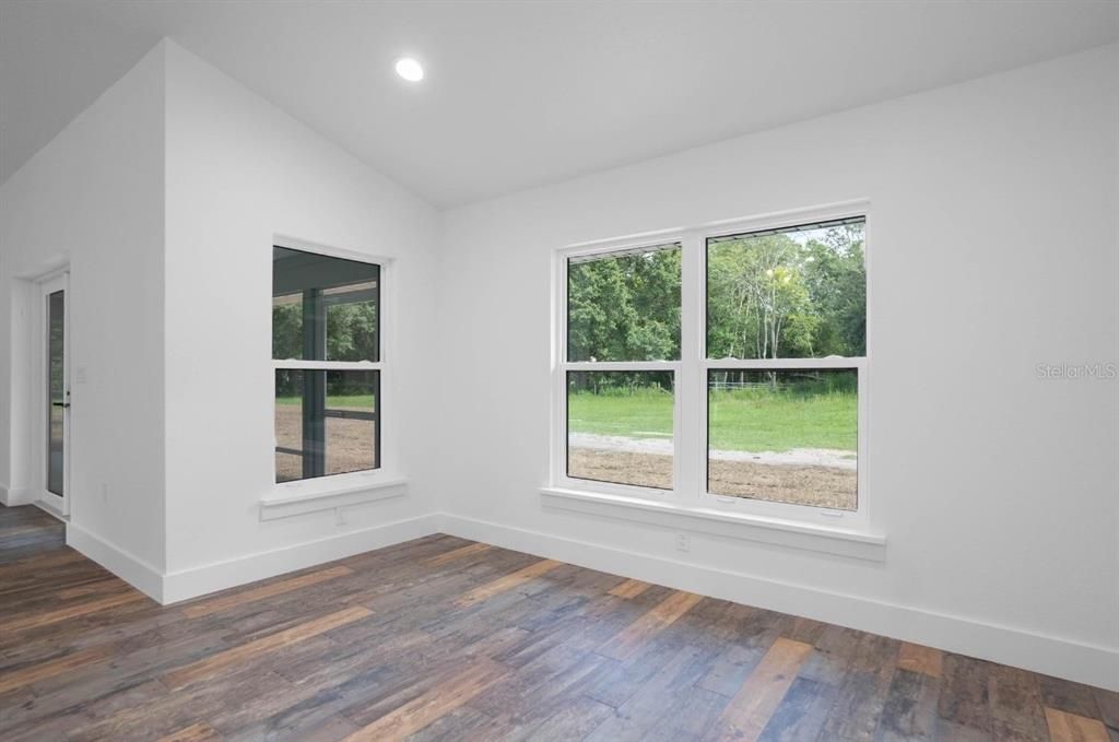 For Sale: $940,000 (3 beds, 2 baths, 1817 Square Feet)
