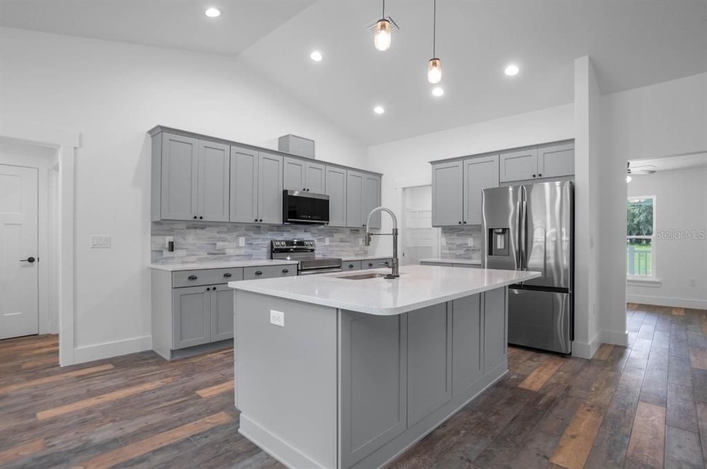 For Sale: $940,000 (3 beds, 2 baths, 1817 Square Feet)