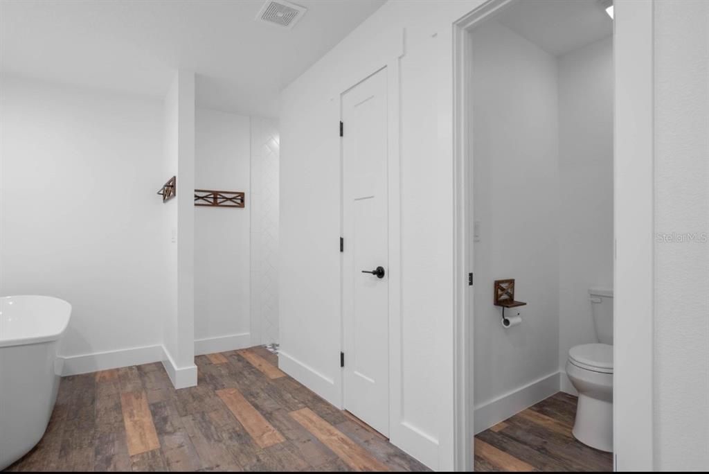 For Sale: $940,000 (3 beds, 2 baths, 1817 Square Feet)