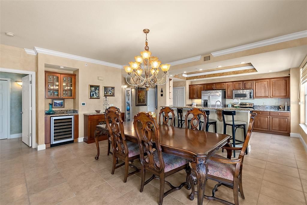 En Venta: $1,099,000 (3 camas, 3 baños, 2570 Pies cuadrados)
