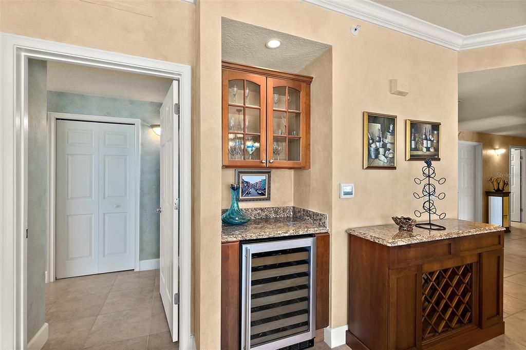 En Venta: $1,099,000 (3 camas, 3 baños, 2570 Pies cuadrados)