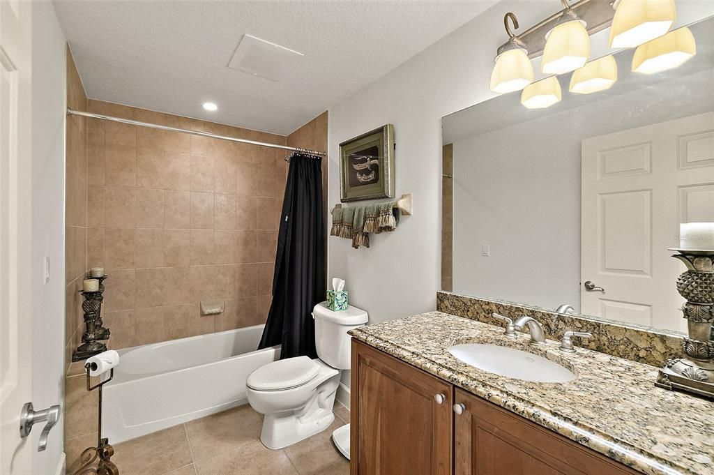 En Venta: $1,099,000 (3 camas, 3 baños, 2570 Pies cuadrados)