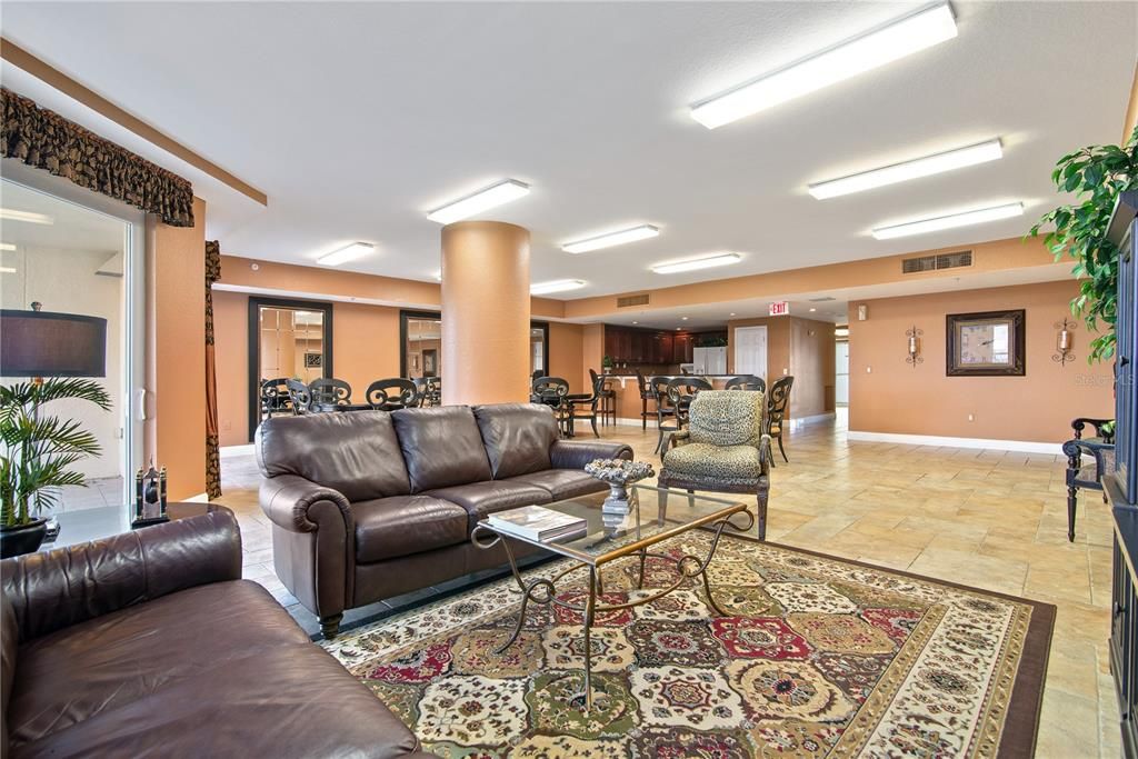 En Venta: $1,099,000 (3 camas, 3 baños, 2570 Pies cuadrados)
