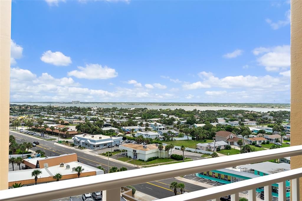 En Venta: $1,099,000 (3 camas, 3 baños, 2570 Pies cuadrados)