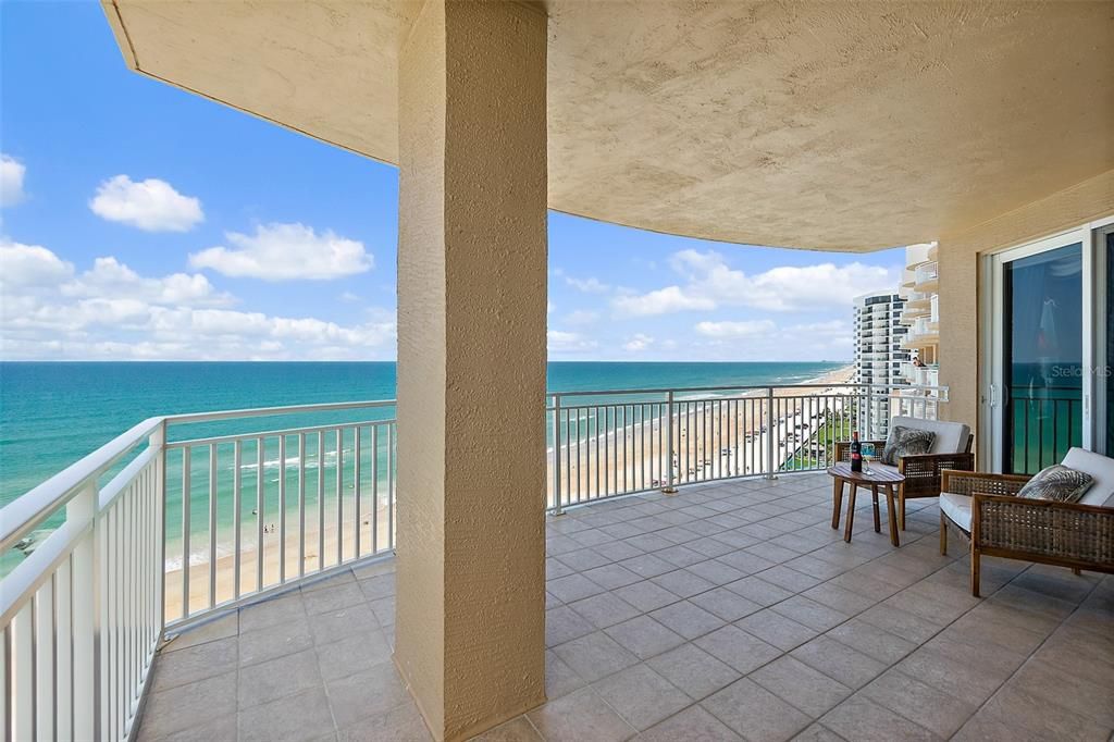En Venta: $1,099,000 (3 camas, 3 baños, 2570 Pies cuadrados)