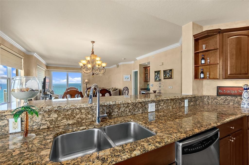 En Venta: $1,099,000 (3 camas, 3 baños, 2570 Pies cuadrados)