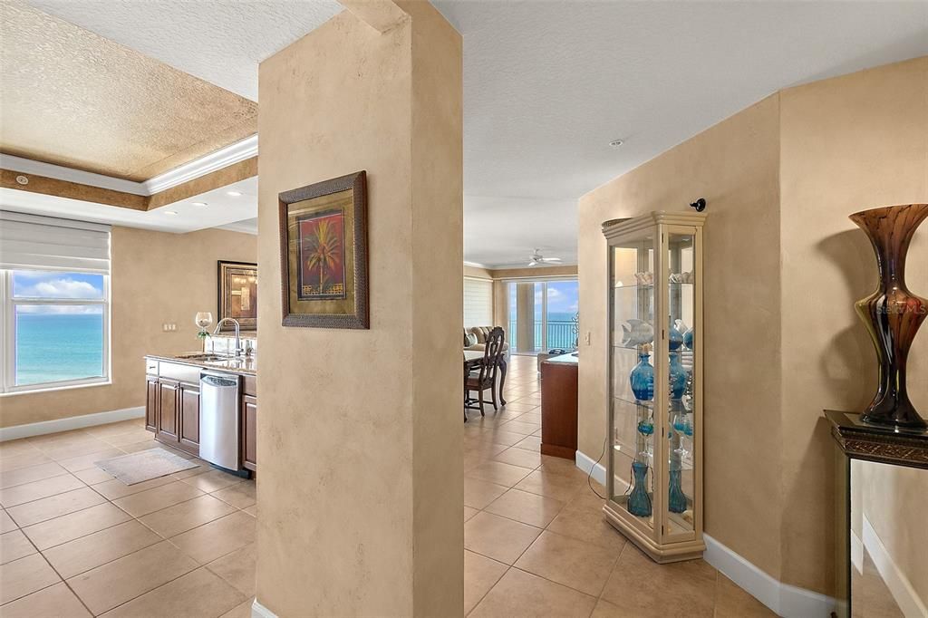 En Venta: $1,099,000 (3 camas, 3 baños, 2570 Pies cuadrados)
