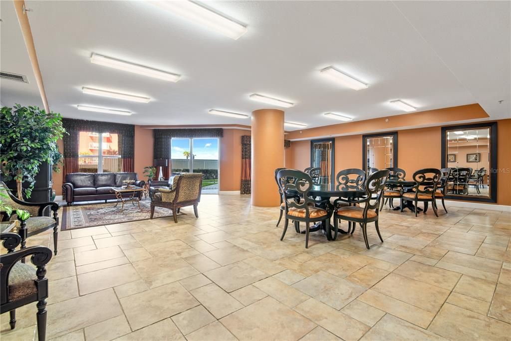 En Venta: $1,099,000 (3 camas, 3 baños, 2570 Pies cuadrados)
