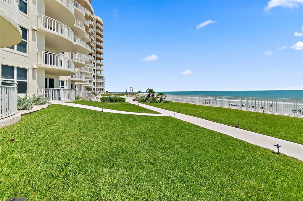 En Venta: $1,099,000 (3 camas, 3 baños, 2570 Pies cuadrados)