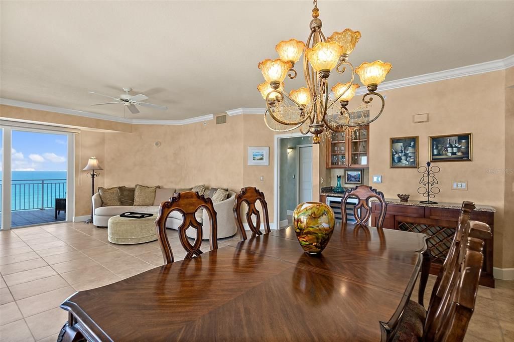En Venta: $1,099,000 (3 camas, 3 baños, 2570 Pies cuadrados)