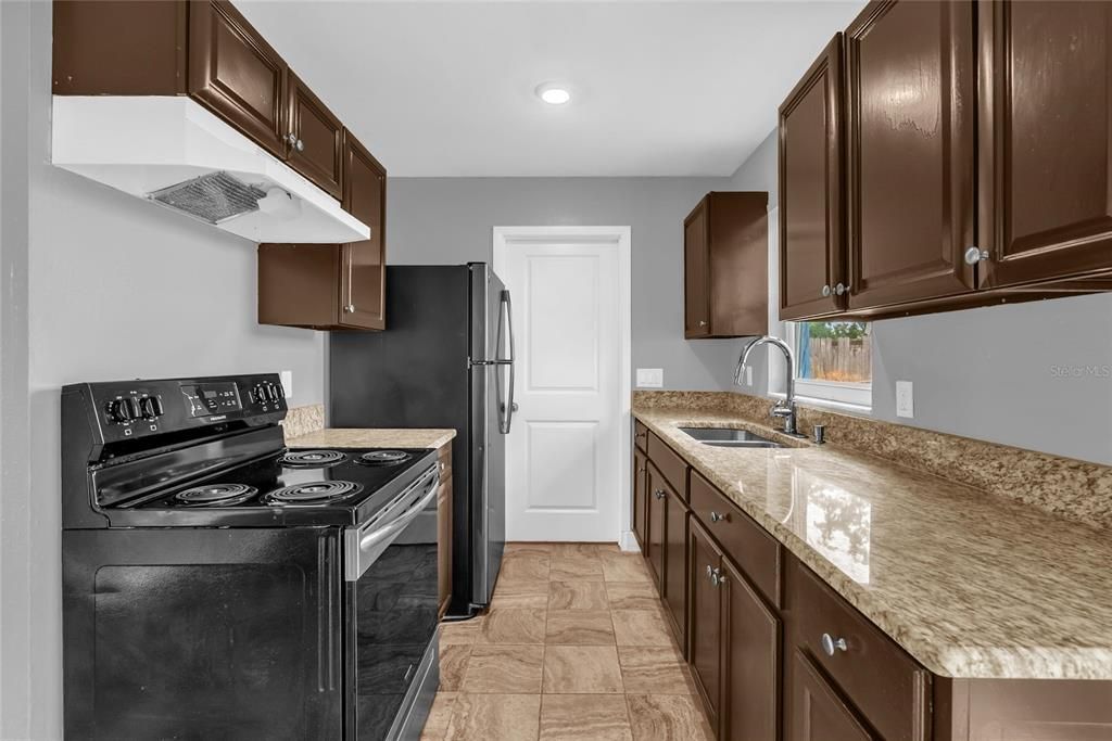 For Sale: $240,000 (3 beds, 1 baths, 906 Square Feet)
