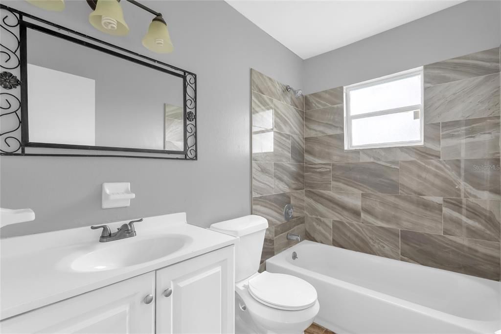 For Sale: $240,000 (3 beds, 1 baths, 906 Square Feet)