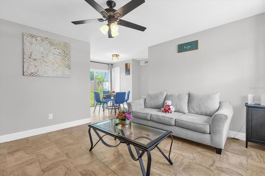 For Sale: $240,000 (3 beds, 1 baths, 906 Square Feet)