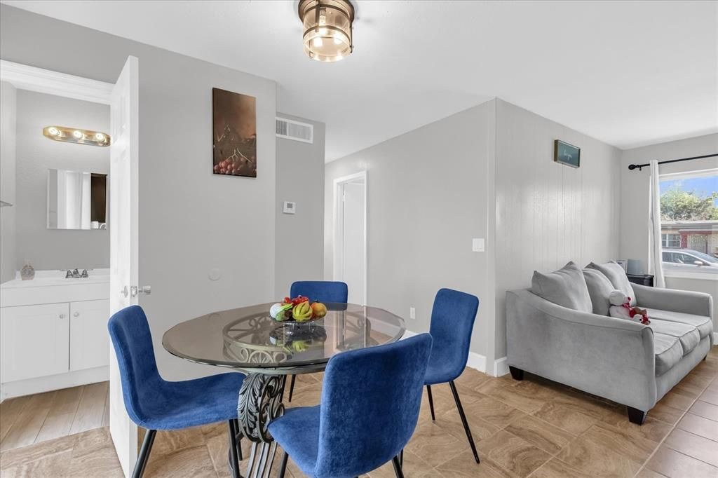 For Sale: $240,000 (3 beds, 1 baths, 906 Square Feet)