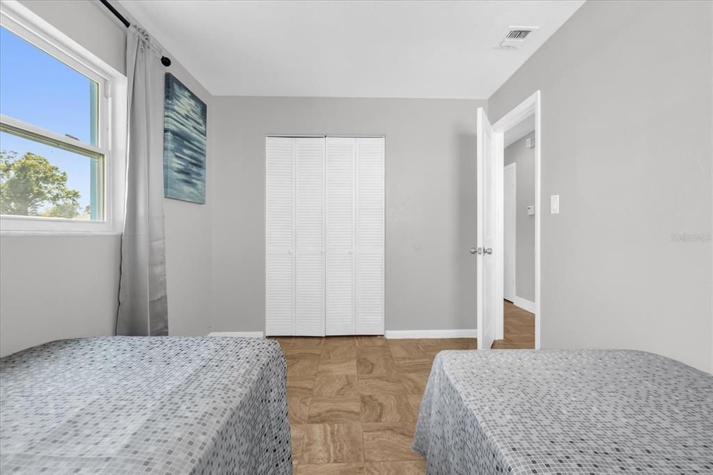 For Sale: $240,000 (3 beds, 1 baths, 906 Square Feet)