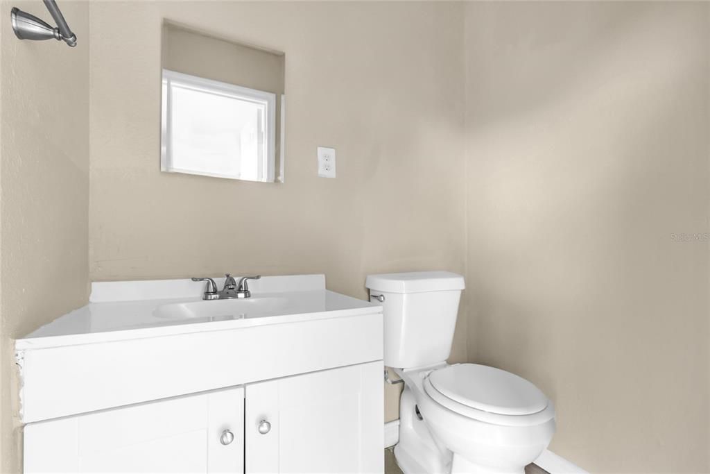 For Sale: $240,000 (3 beds, 1 baths, 906 Square Feet)