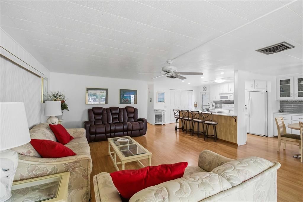 For Sale: $154,000 (2 beds, 2 baths, 1222 Square Feet)