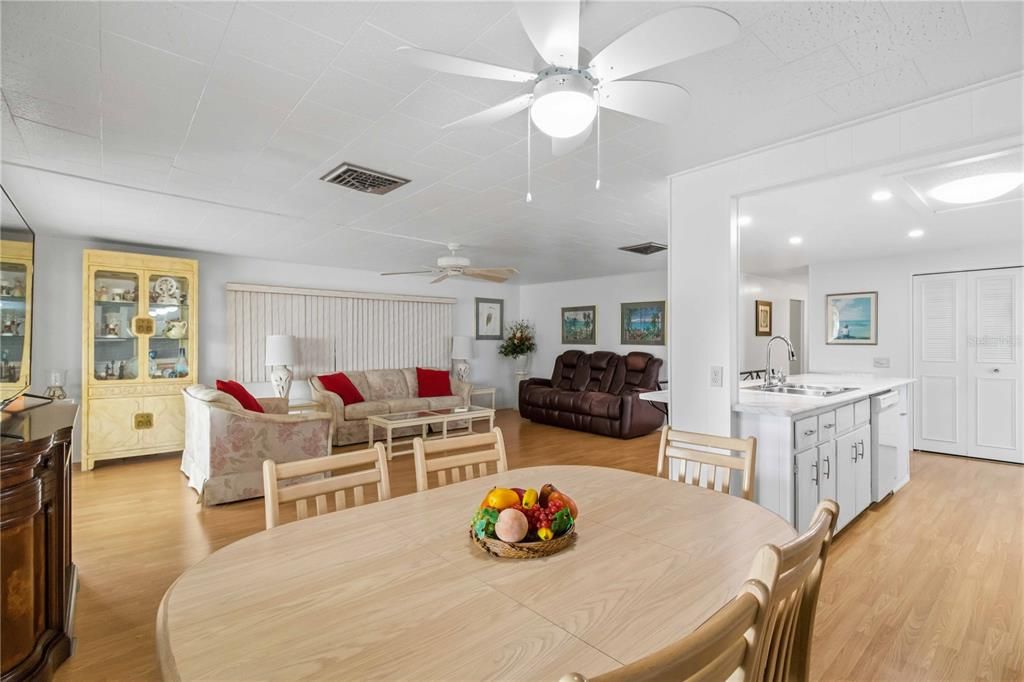 For Sale: $154,000 (2 beds, 2 baths, 1222 Square Feet)