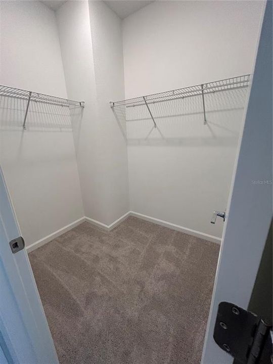 Activo con contrato: $2,350 (3 camas, 2 baños, 1611 Pies cuadrados)