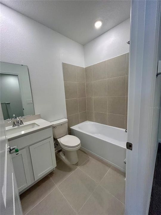 Activo con contrato: $2,350 (3 camas, 2 baños, 1611 Pies cuadrados)