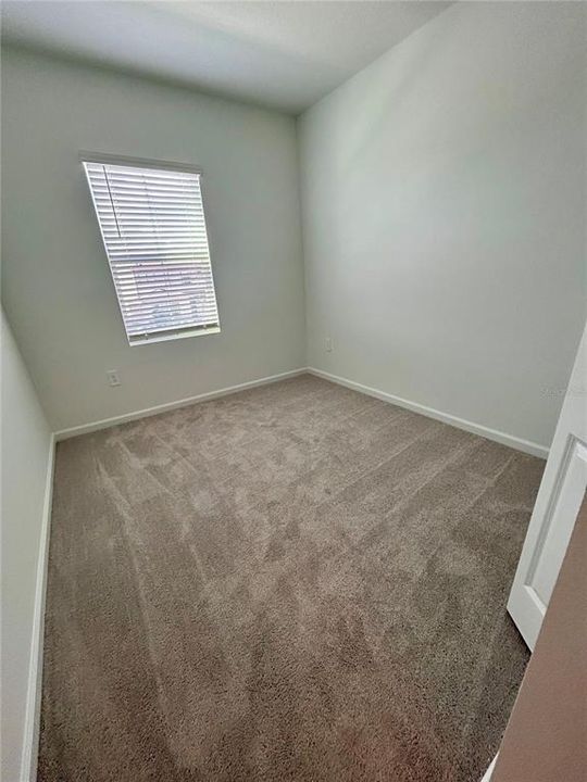 Activo con contrato: $2,350 (3 camas, 2 baños, 1611 Pies cuadrados)