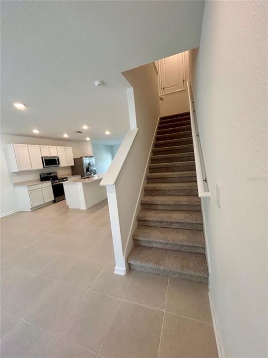 Activo con contrato: $2,350 (3 camas, 2 baños, 1611 Pies cuadrados)