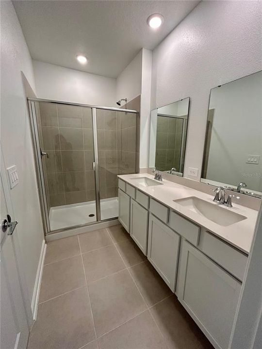 Activo con contrato: $2,350 (3 camas, 2 baños, 1611 Pies cuadrados)