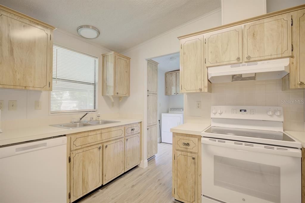 For Sale: $219,500 (2 beds, 2 baths, 1144 Square Feet)
