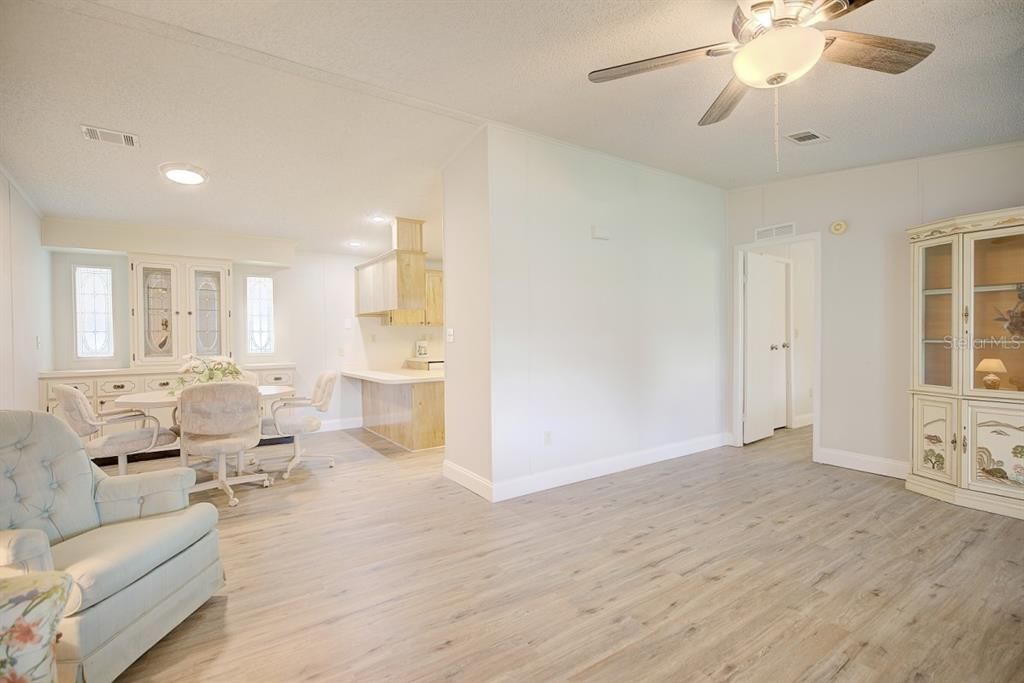 For Sale: $219,500 (2 beds, 2 baths, 1144 Square Feet)
