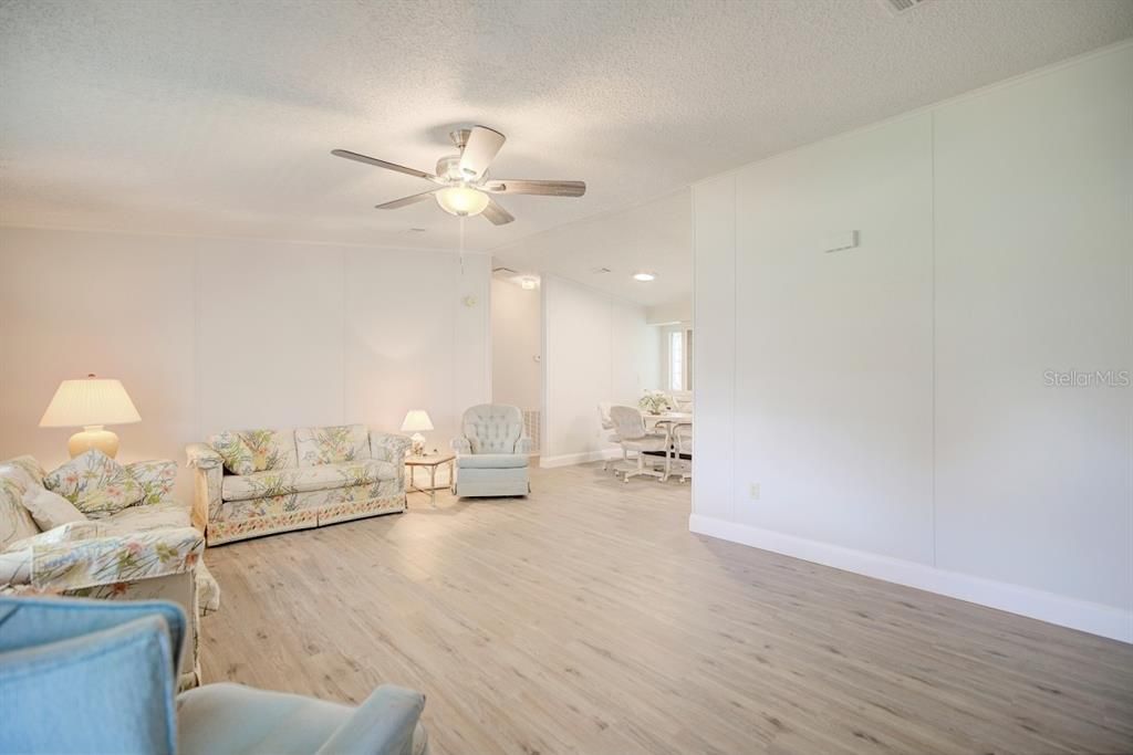 For Sale: $219,500 (2 beds, 2 baths, 1144 Square Feet)