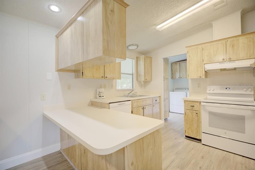 For Sale: $219,500 (2 beds, 2 baths, 1144 Square Feet)