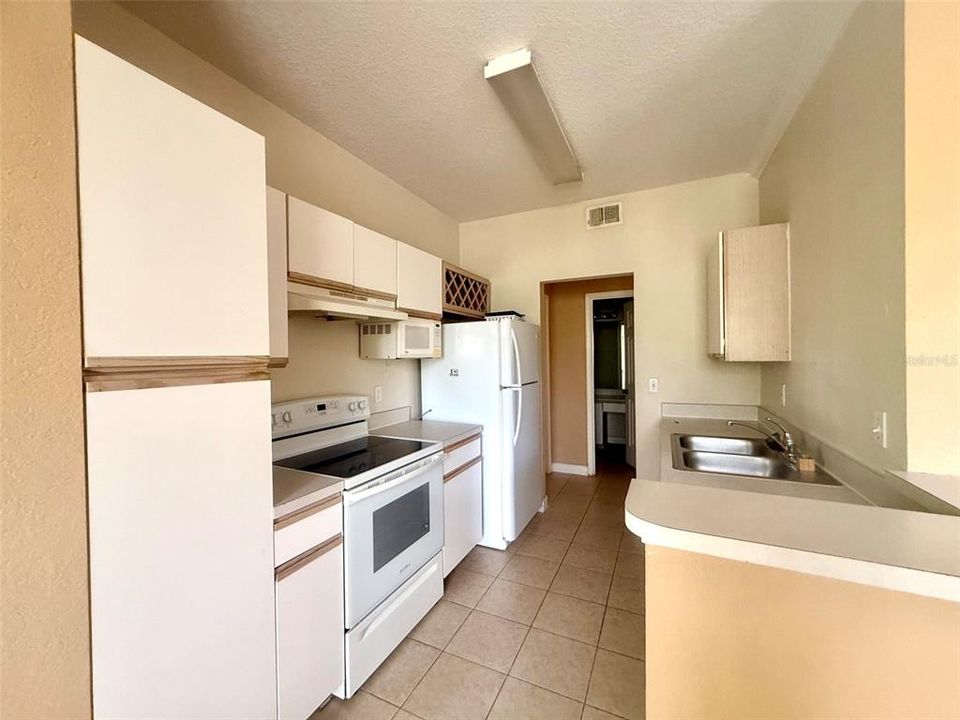 В аренду: $1,400 (1 спален, 1 ванн, 854 Квадратных фут)
