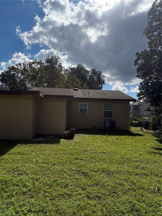 For Sale: $319,000 (3 beds, 2 baths, 1145 Square Feet)